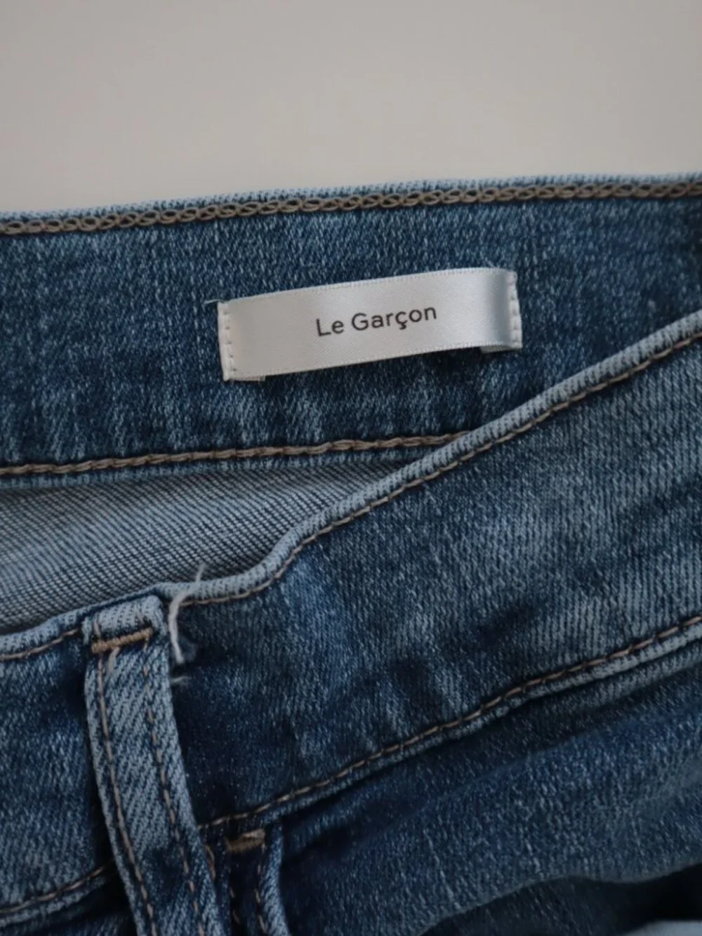 FRAME Le Garcon Jeans in Daphne Blue | 27 - Picture 5 of 7